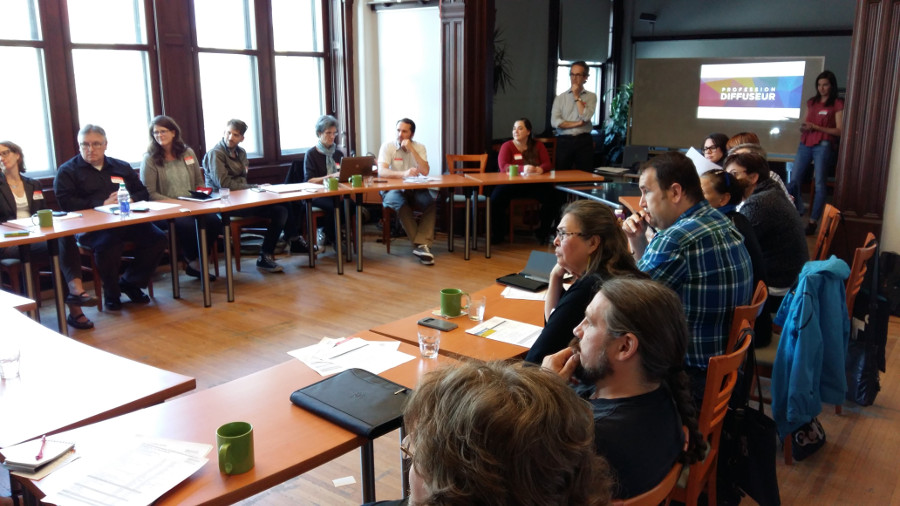 Participants discuss the "Profession diffuseur" program at RIDEAU.